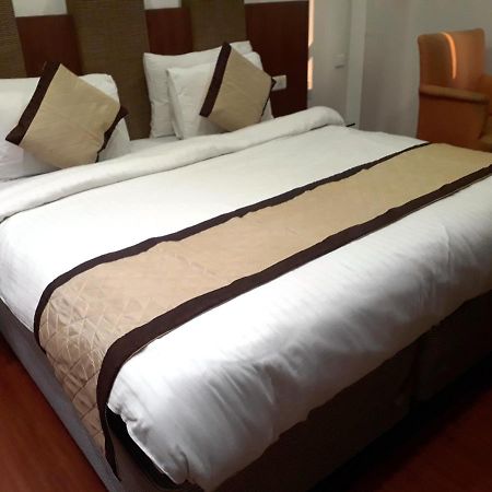 Airport Hotel Golden Bliss Near Delhi Airport New Delhi Exteriör bild