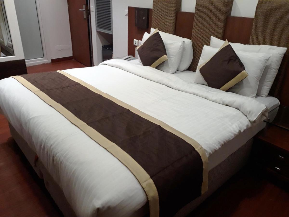 Airport Hotel Golden Bliss Near Delhi Airport New Delhi Exteriör bild