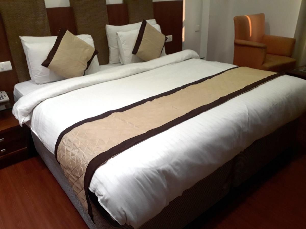 Airport Hotel Golden Bliss Near Delhi Airport New Delhi Exteriör bild