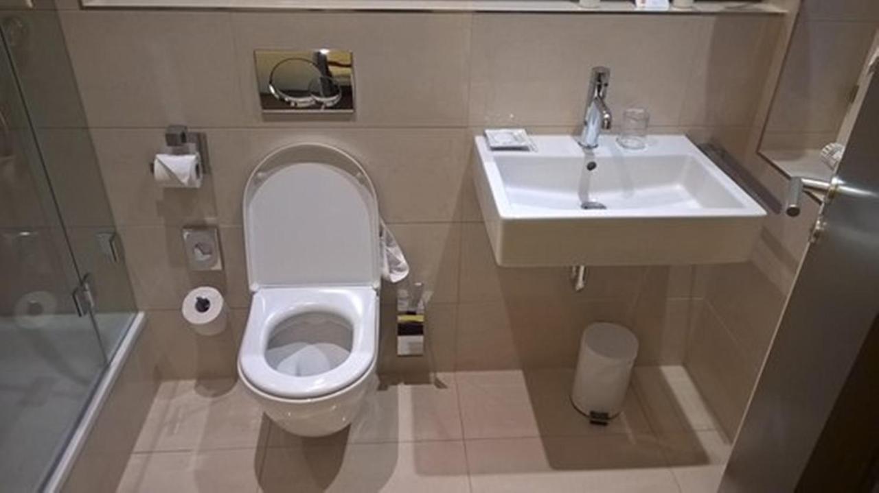 Airport Hotel Golden Bliss Near Delhi Airport New Delhi Exteriör bild
