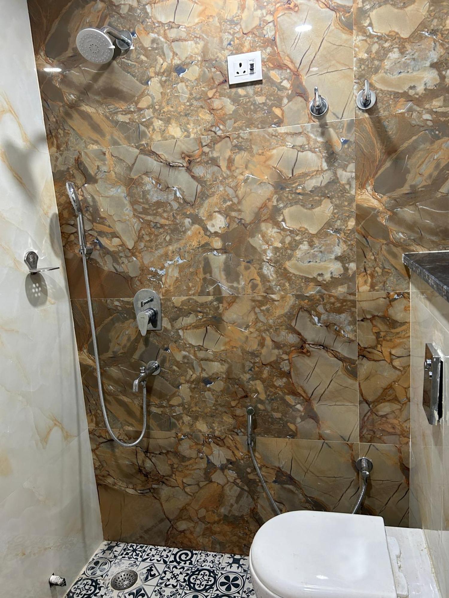 Airport Hotel Golden Bliss Near Delhi Airport New Delhi Exteriör bild