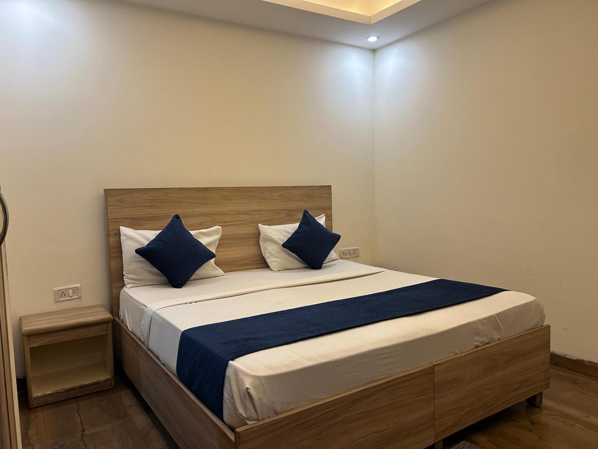 Airport Hotel Golden Bliss Near Delhi Airport New Delhi Exteriör bild