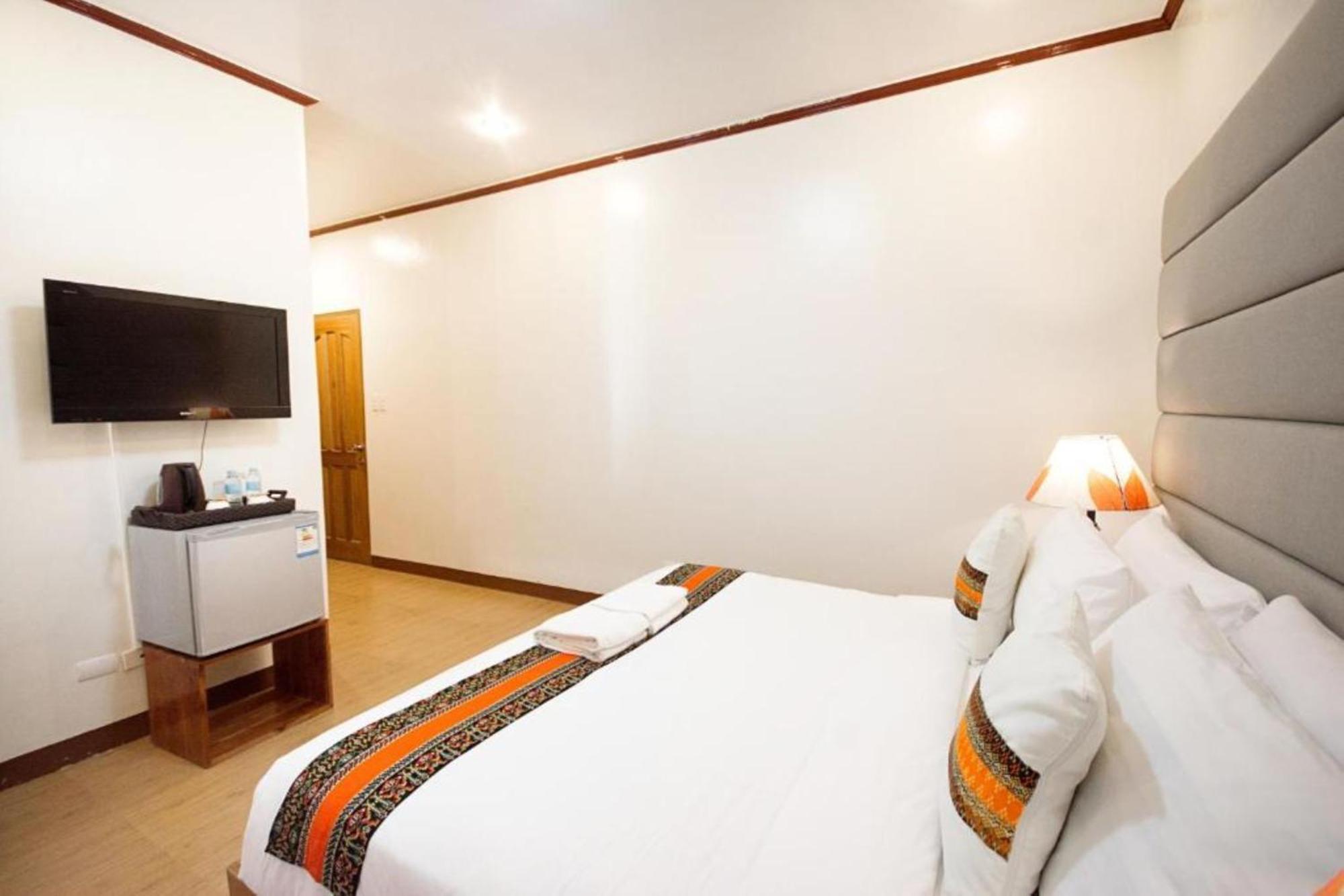 Airport Hotel Golden Bliss Near Delhi Airport New Delhi Exteriör bild
