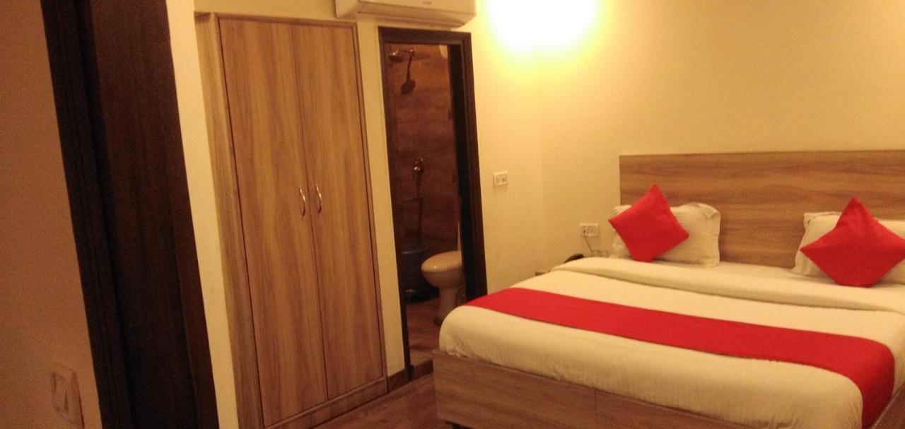 Airport Hotel Golden Bliss Near Delhi Airport New Delhi Exteriör bild