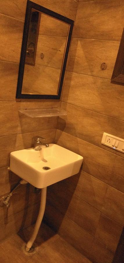 Airport Hotel Golden Bliss Near Delhi Airport New Delhi Exteriör bild