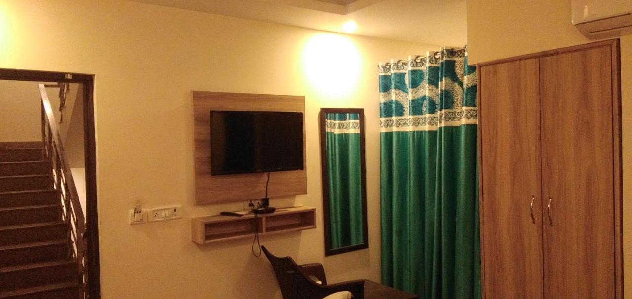 Airport Hotel Golden Bliss Near Delhi Airport New Delhi Exteriör bild